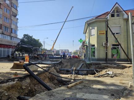 Se închide traficul pe bulevardul Decebal, pe porțiunea dintre pod și strada Tudor Vladimirescu, pentru lucrări de asfaltare (FOTO)