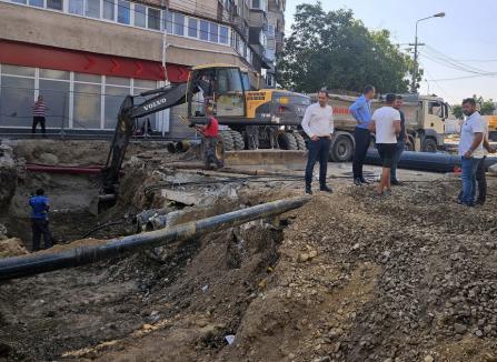 Se închide traficul pe bulevardul Decebal, pe porțiunea dintre pod și strada Tudor Vladimirescu, pentru lucrări de asfaltare (FOTO)