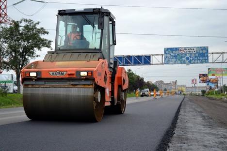 DN 76: Drumarii au început asfaltarea tronsonului Oradea – Sînmartin (FOTO)