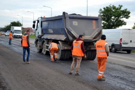 DN 76: Drumarii au început asfaltarea tronsonului Oradea – Sînmartin (FOTO)