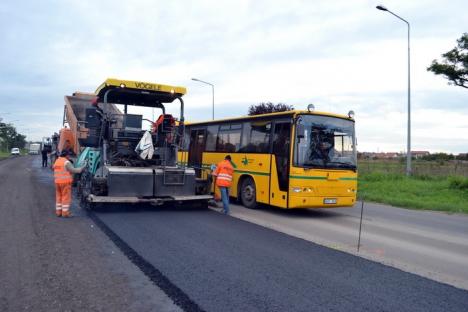 DN 76: Drumarii au început asfaltarea tronsonului Oradea – Sînmartin (FOTO)