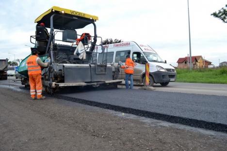 DN 76: Drumarii au început asfaltarea tronsonului Oradea – Sînmartin (FOTO)