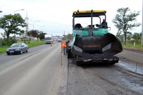 DN 76: Drumarii au început asfaltarea tronsonului Oradea – Sînmartin (FOTO)