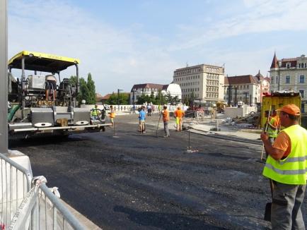 Pregătesc reluarea circulaţiei: Constructorii au refăcut şoseaua care leagă strada Independenţei de Piaţa Unirii (FOTO)