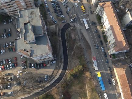 În sfârșit! Constructorii au început asfaltarea străzii Griviței din Oradea (FOTO / VIDEO)