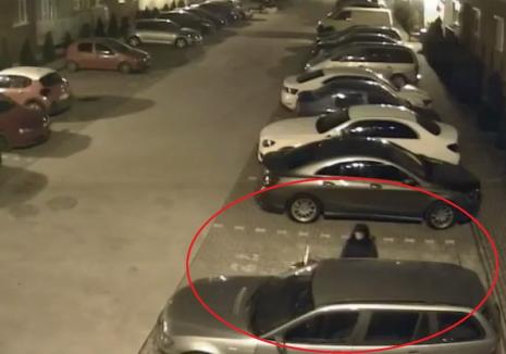 Femeie filmată în timp ce fură dintr-un BMW parcat în cartierul Prima din Oradea (VIDEO)