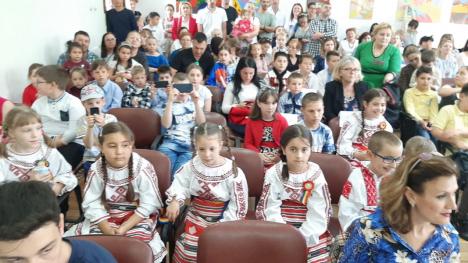 Sute de elevi au sărbătorit copilăria la festivalul de la Liceul de Arte din Oradea (FOTO)