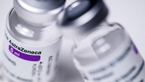 Precizări ale DSP Bihor despre vaccinarea „la liber” anti-Covid cu AstraZeneca. Angajatorii pot cere echipe mobile la sediu