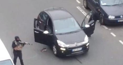 Masacru la un ziar din Paris: 12 oameni au fost ucişi, iar Franţa este în alertă (VIDEO)