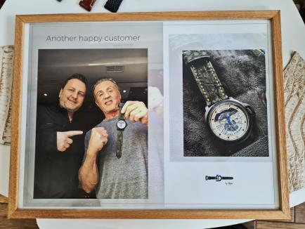 Pe mâna vedetelor: Un orădean face curele de ceas deosebite, unele pentru VIP-uri precum Sylvester Stallone (FOTO)