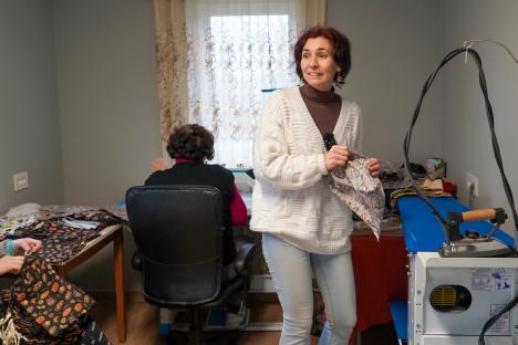 Eco-Croitoreasa: Orădeanca Tünde Bara te ajută să schimbi „punga cu pungi” cu sacoșe textile. Vezi ce mai știe să facă! (FOTO/VIDEO)