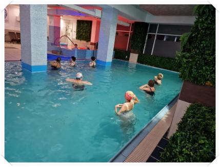 'Ne vindecăm împreună': Ore de yoga, kinetoterapie în apă şi întâlniri cu specialiști, toate gratuite pentru pacienţii oncologici (FOTO)
