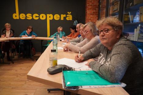 „Școala” bunicilor: Zeci de bunici frecventează atelierele de limbi străine sau nutriție ale Fundației Comunitare Oradea (FOTO / VIDEO)