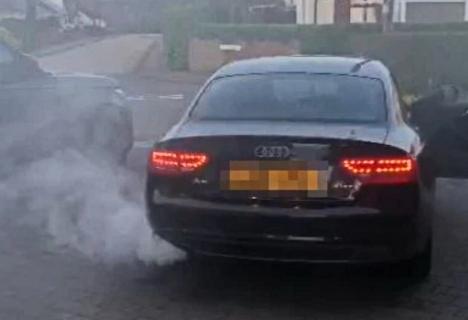 Trei români au încercat să păcălească un englez pentru a-i cumpăra mașina mai ieftin. Ce i-au făcut unui Audi A5