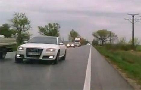 Tupeu de şofer de Audi: Goneşte pe contrasens cu riscul unui teribil accident (VIDEO)