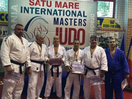 Toţi orădenii de la CS Phoenix au cucerit medalii la Campionatele Internaţionale de Judo Veterani ale României. Aur pentru dr. Chitulea