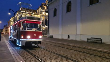 Aurelian Temişan a concertat în tramvai la Oradea (FOTO / VIDEO)