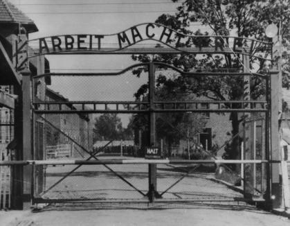 Vocile eliberatorilor: Asociaţia Tikvah prezintă Holocaustul din perspectiva celor care au eliberat lagărele naziste