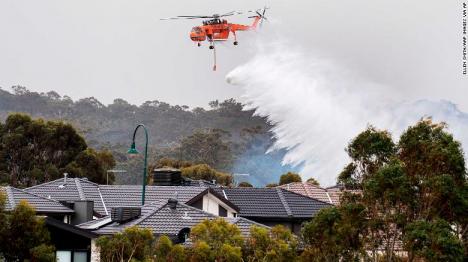 Peisaj apocaliptic în Australia: Mai multe oraşe, evacuate în masă, din pricina incendiilor de vegetaţie (FOTO / VIDEO)