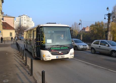 Testare cu ghinion: Primul autobuz electric testat în Oradea a şi fost tamponat