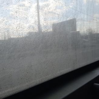OTL, criză de apă? Călătorii din Oradea reclamă geamurile mizerabile din unele autobuze (FOTO)