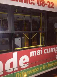 Bătaie între romi: Geamul unui autobuz al OTL a fost spart (FOTO)