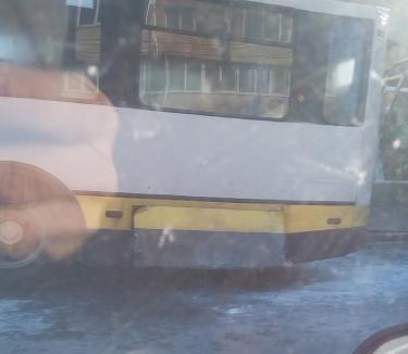 Un autobuz OTL a luat foc, vineri dimineaţa, în mers. Nimeni nu a fost rănit
