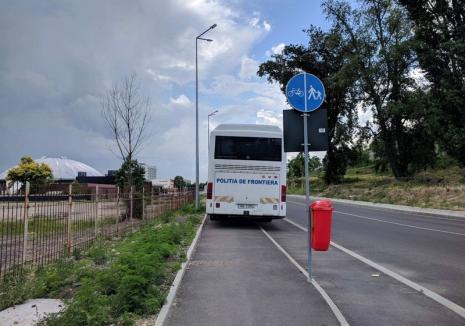 Tupeu de MAI! Un autocar al Poliţiei de Frontieră a blocat atât pietonii cât şi bicicliştii în zona bazei Dinamo din Oradea