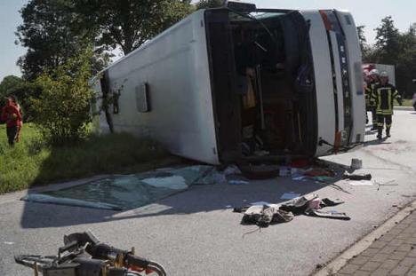 Autocar plin cu românce, răsturnat în Germania. Peste 50 de persoane rănite (FOTO)