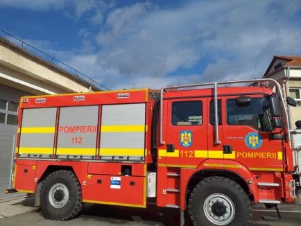 Dotări pentru pompieri: ISU Crișana a primit o autospecială de stingere a incendiilor de pădure (FOTO)
