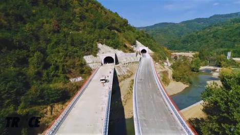 La ei se poate: Serbia construieşte, fără bani europeni, o autostradă prin munţi, într-o zonă asemănătoare cu Valea Oltului (FOTO / VIDEO)
