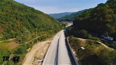 La ei se poate: Serbia construieşte, fără bani europeni, o autostradă prin munţi, într-o zonă asemănătoare cu Valea Oltului (FOTO / VIDEO)