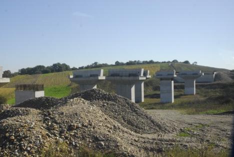 Prefectura Bihor a aflat de la Regionala de Drumuri Cluj: DN 76 trebuie să fie gata la finalul toamnei, Autostrada e tot în aer