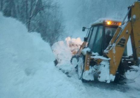 DN 75 între Vârtop şi Băiţa a fost închis pentru a detona controlat stratul de zăpadă şi a reduce riscurile de avalanşe