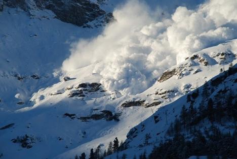 Vremea se încălzeşte: Risc de avalanșă în masivele Făgăraș și Bucegi