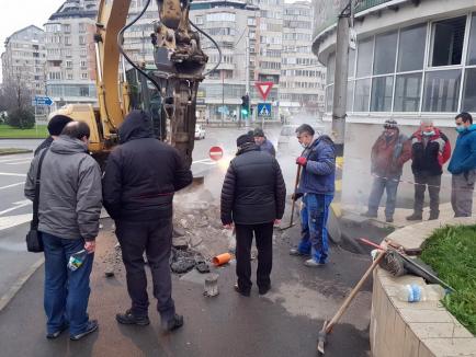 O avarie pe reţeaua magistrală din Bulevardul Dacia a lăsat fără încălzire mii de apartamente (FOTO)