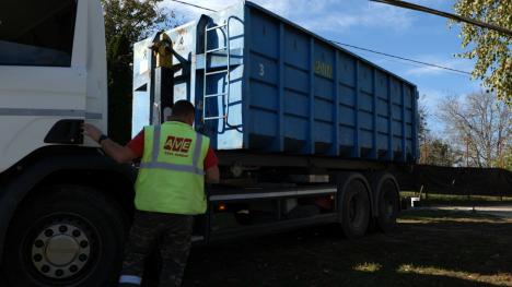 AVE Bihor: 10 tone de compost oferite Colegiului Agricol Valea lui Mihai (FOTO/VIDEO)