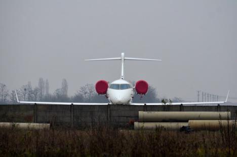 Imagini în premieră: Oaspeţii lui Ţiriac au umplut Aeroportul Oradea cu avioane! (FOTO)