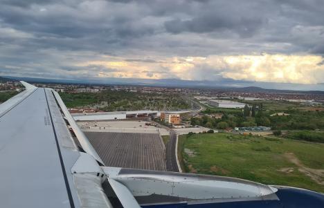 „Cancellati!”. Aeroportul din Oradea rămâne fără zborurile de Forlí