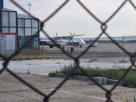 Avion pe dreapta: O aeronavă Tarom avariată de furtună a rămas „uitată” pe Aeroportul Oradea 