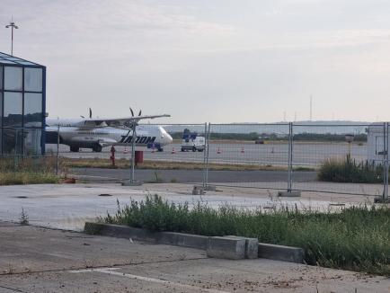 Avion pe dreapta: O aeronavă Tarom avariată de furtună a rămas „uitată” pe Aeroportul Oradea 