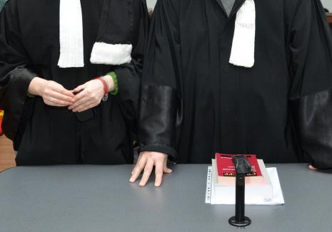 Avocatul orădean Călin Moisi şi două foste angajate din Tribunalul Bihor, trimişi în judecată de DNA Oradea!