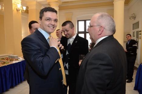 Cristian Bitea, instalat subprefect în prezenţa liberalilor Cornel Popa şi Ilie Bolojan (FOTO)