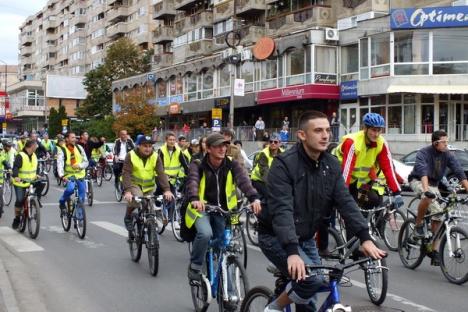 Bicicleta, cel mai rapid mijloc de transport în Oradea. Peste 500 de orădeni au pedalat victorioşi prin oraş (FOTO/VIDEO)