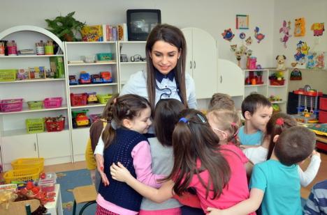 Români cu suflet maghiar: Statul Român a mutat două profesoare din Bihor în Ungaria, ca să-i înveţe pe copii... limba română (FOTO)