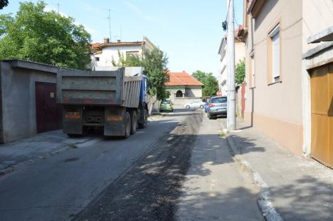 Atenţie, "şanţier"! Primăria a transformat 62 de străzi din Oradea în şantiere nesemnalizate (FOTO)