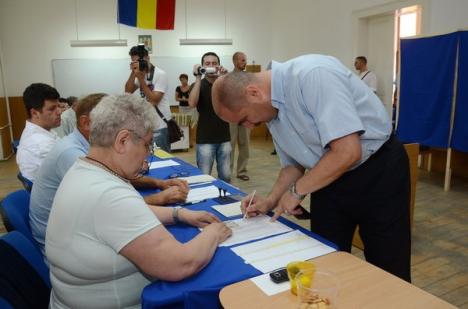 Ilie Bolojan: "Am votat pentru demiterea preşedintelui Băsescu!" (FOTO)