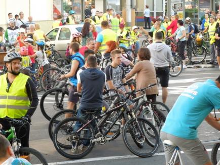 Oradea pe două roţi: Peste 800 de biciclişti, la Critical Mass (FOTO / VIDEO)