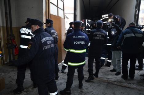 Aproape 20 de tone de alimente au plecat din Oradea către sinistraţii din Ialomiţa (FOTO)