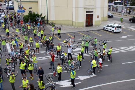 Bicicleta, cel mai rapid mijloc de transport în Oradea. Peste 500 de orădeni au pedalat victorioşi prin oraş (FOTO/VIDEO)